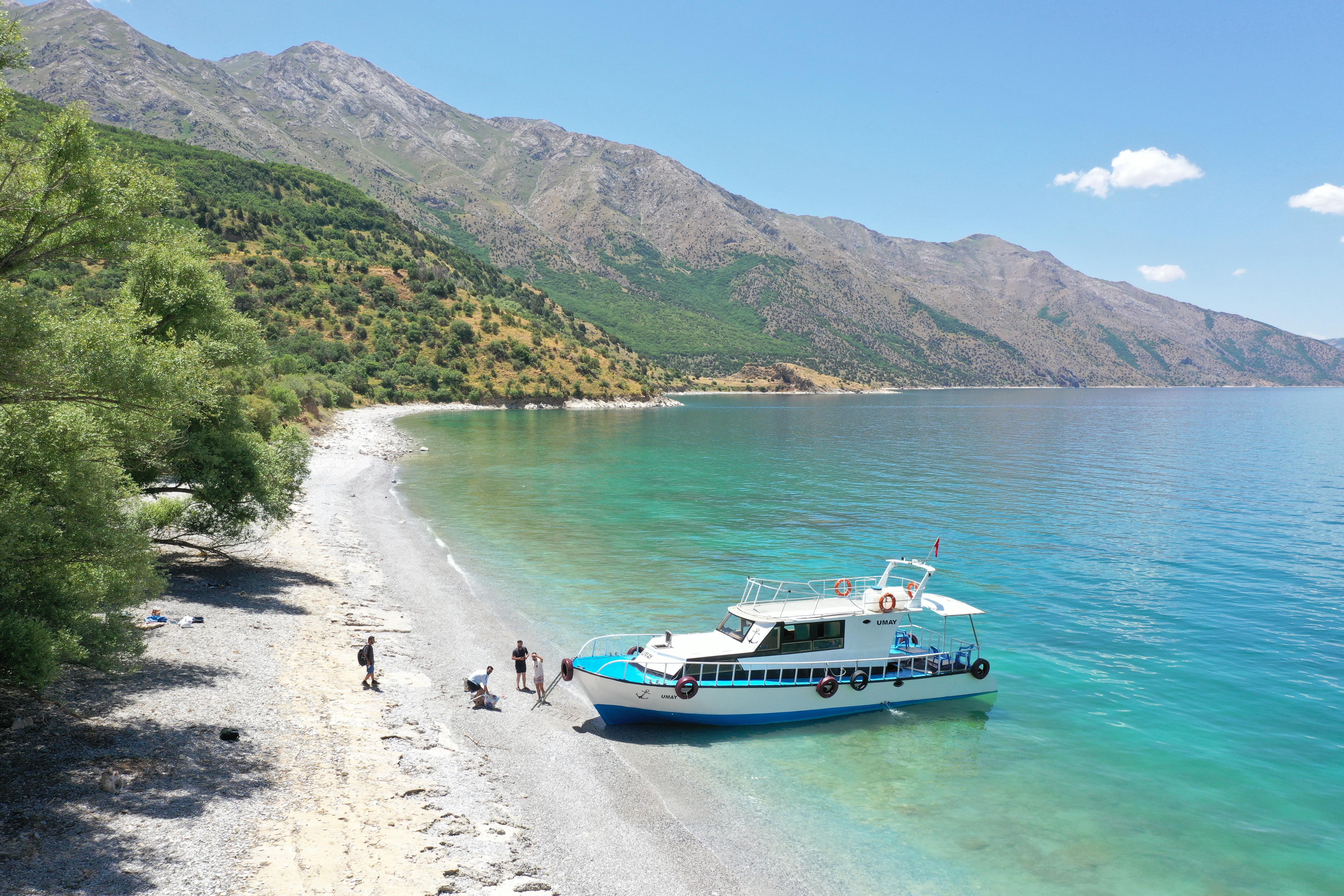 Van Gölü Tekne Turları 
